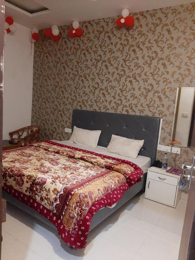 Hotel Hollywood Zirakpur Exterior photo