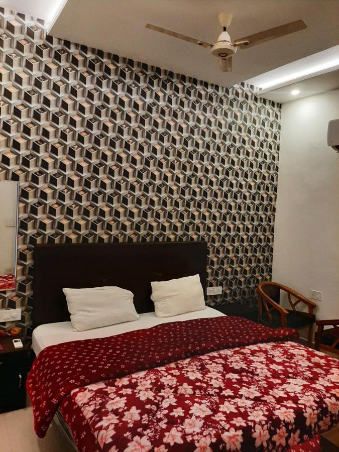 Hotel Hollywood Zirakpur Exterior photo
